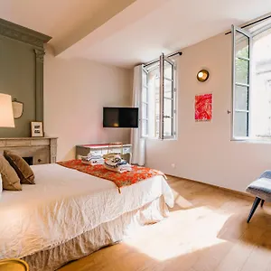 https://le-petit-chambres-appartement-a-deux-pas-du-pont.aixenprovencehotels.org
